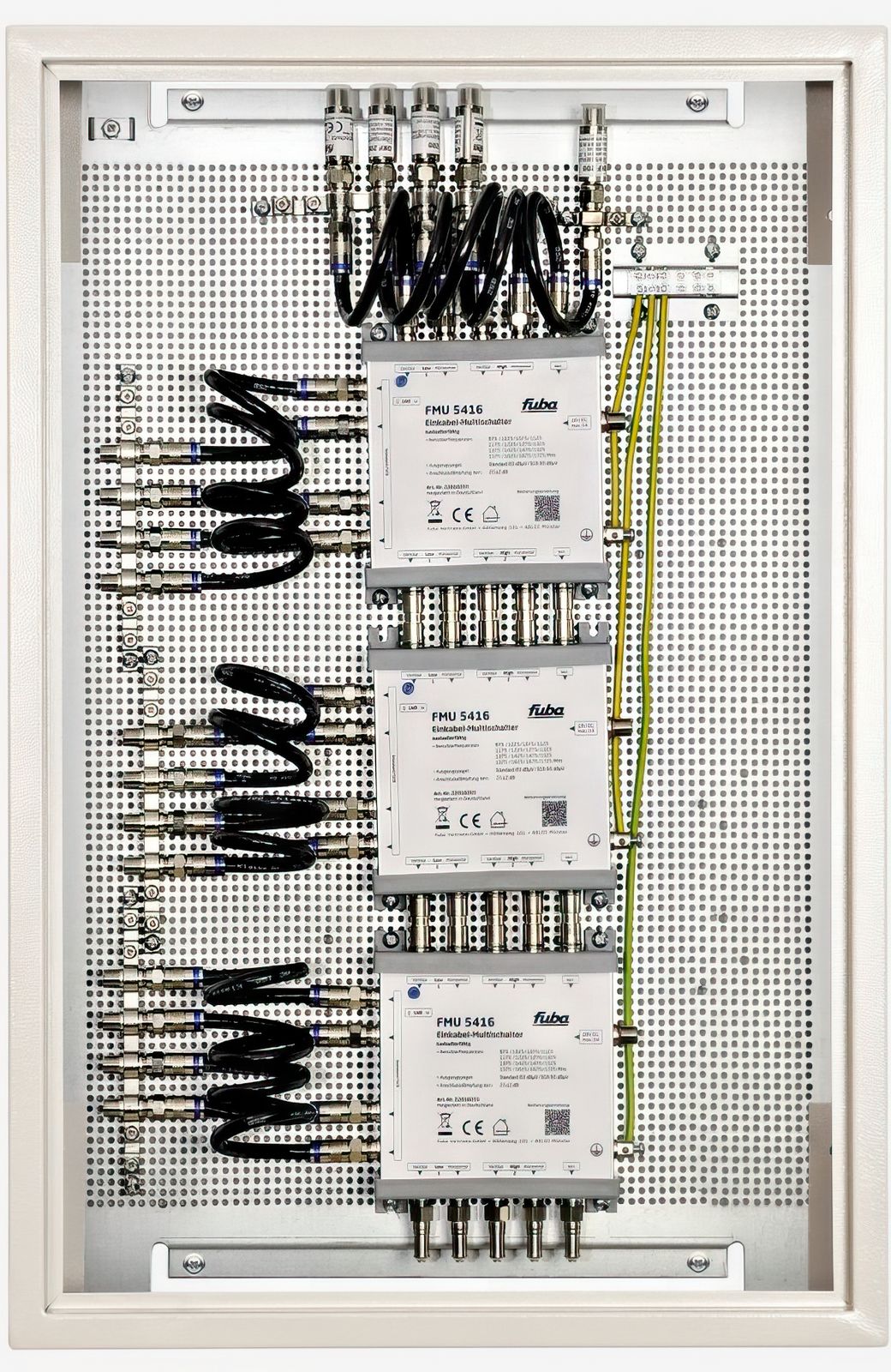 Fuba FEP 51216 SL Multischalterpanel mit Schrank \n vormontiertes Einkabel-Multischalter-Paneel für die Verteilung von Satellitensignalen und terrestrischen Signalen auf 12 Ausgänge mit je 16 Nutzerfrequenzen.