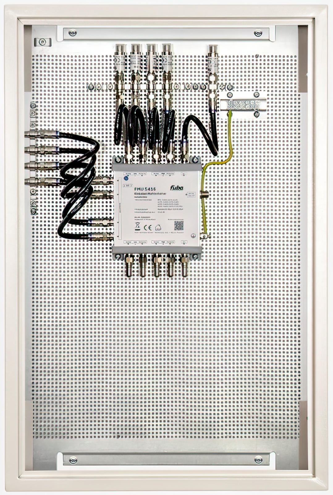 Fuba FEP 5416 SL Einkabel-Multischalterpanel \n vormontiertes Einkabel-Multischalter-Paneel für die Verteilung von Satellitensignalen und terrestrischen Signalen auf 4 Ausgänge mit je 16 Nutzerfrequenzen.