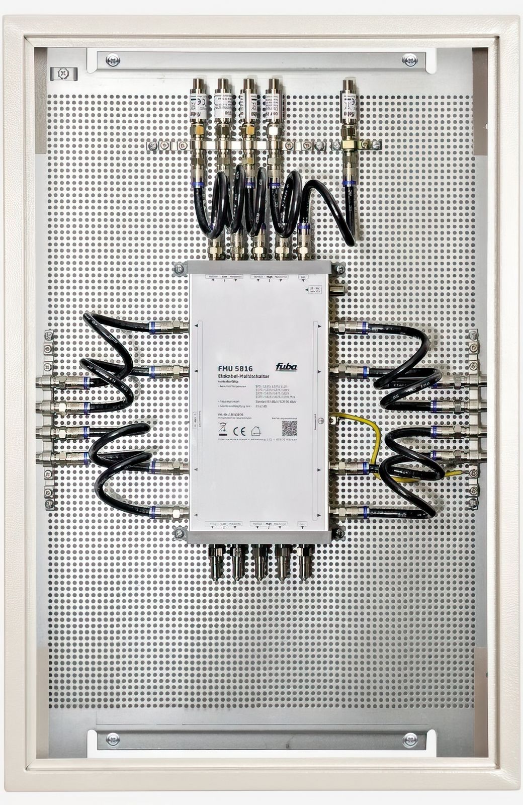 Fuba FEP 5816 SL Einkabel-Multischalterpanel mit Schrank \n vormontiertes Einkabel-Multischalter-Paneel für die Verteilung von Satellitensignalen und terrestrischen Signalen auf 8 Ausgänge mit je 16 Nutzerfrequenzen.